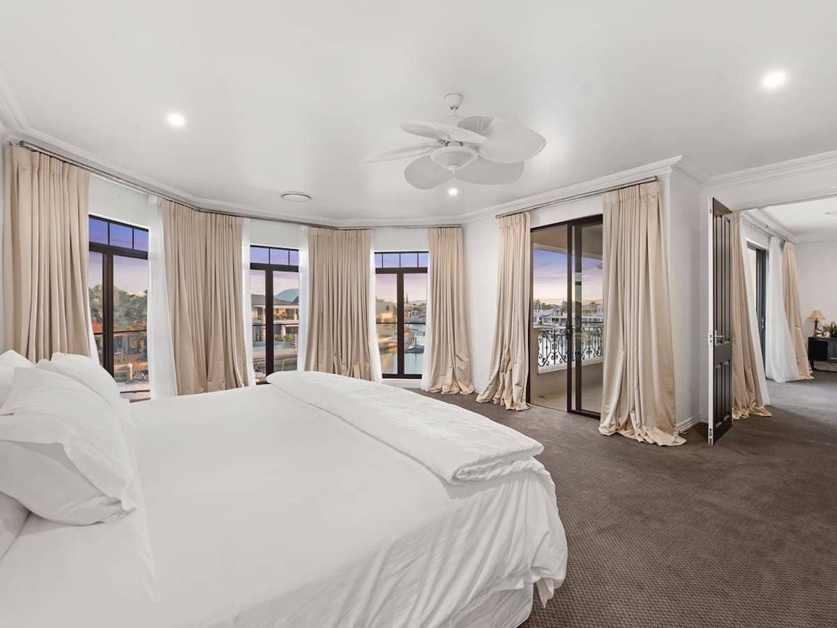 62 King Charles Drive, Sovereign Islands - Thumbnail 10