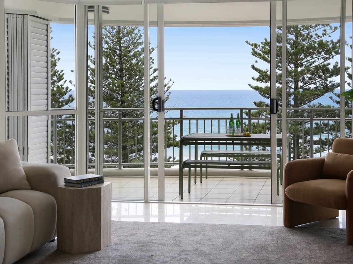 186 The Esplanade, Burleigh Heads - Thumbnail 1