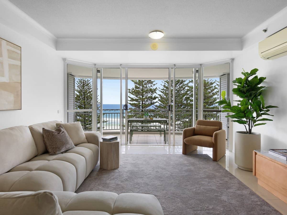 186 The Esplanade, Burleigh Heads - Thumbnail 3