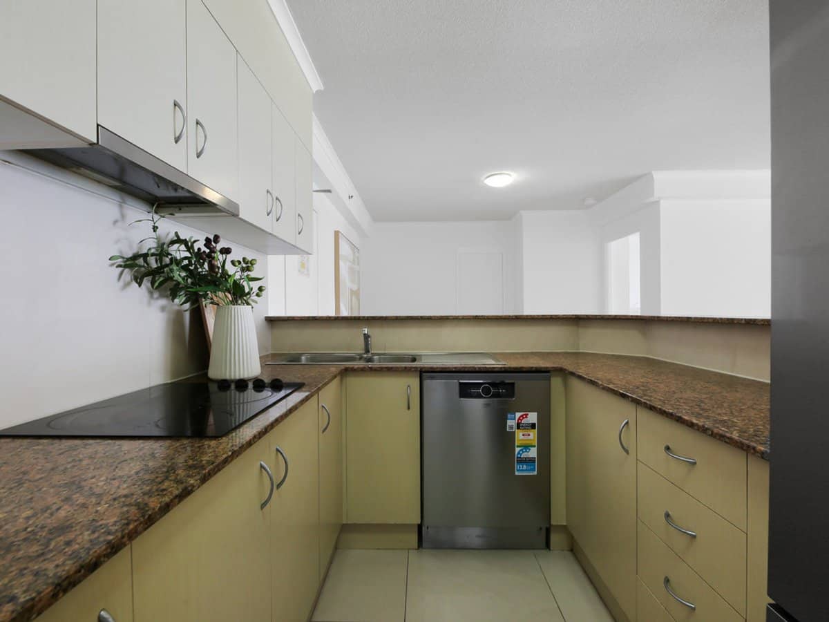 186 The Esplanade, Burleigh Heads - Thumbnail 12