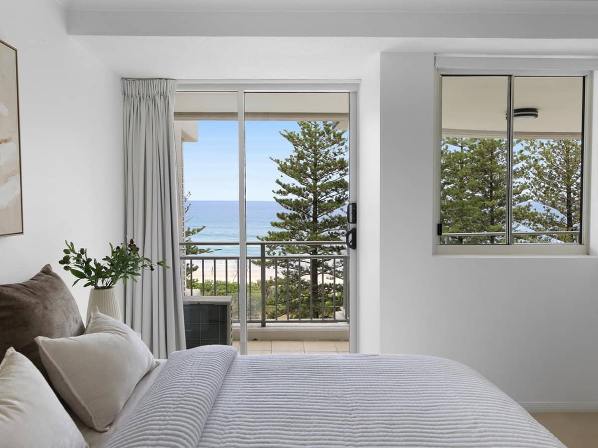 186 The Esplanade, Burleigh Heads - Thumbnail 19