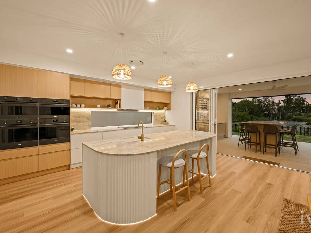 9221 Peter Senior Drive, Hope Island - Thumbnail 4