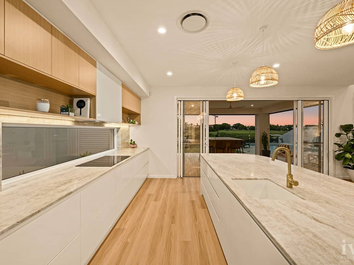 9221 Peter Senior Drive, Hope Island - Thumbnail 5