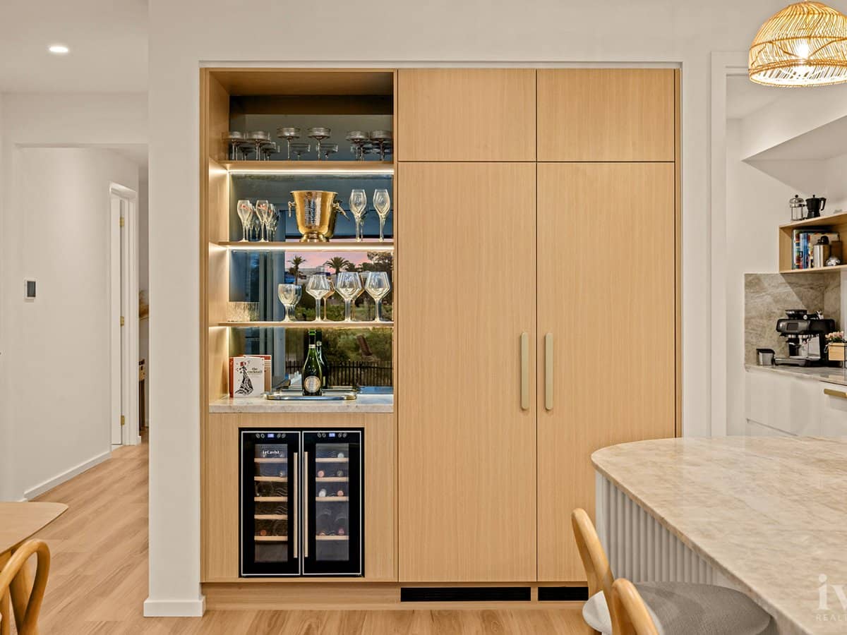 9221 Peter Senior Drive, Hope Island - Thumbnail 7