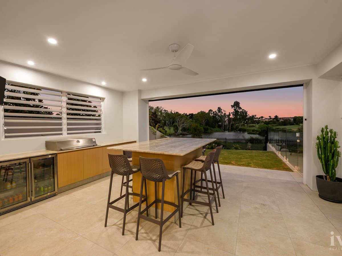 9221 Peter Senior Drive, Hope Island - Thumbnail 11