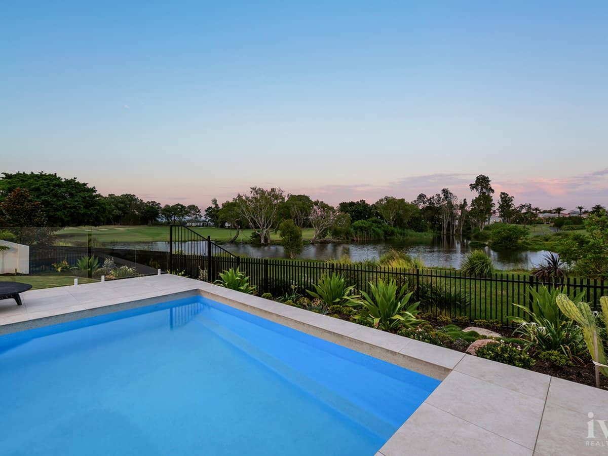 9221 Peter Senior Drive, Hope Island - Thumbnail 14