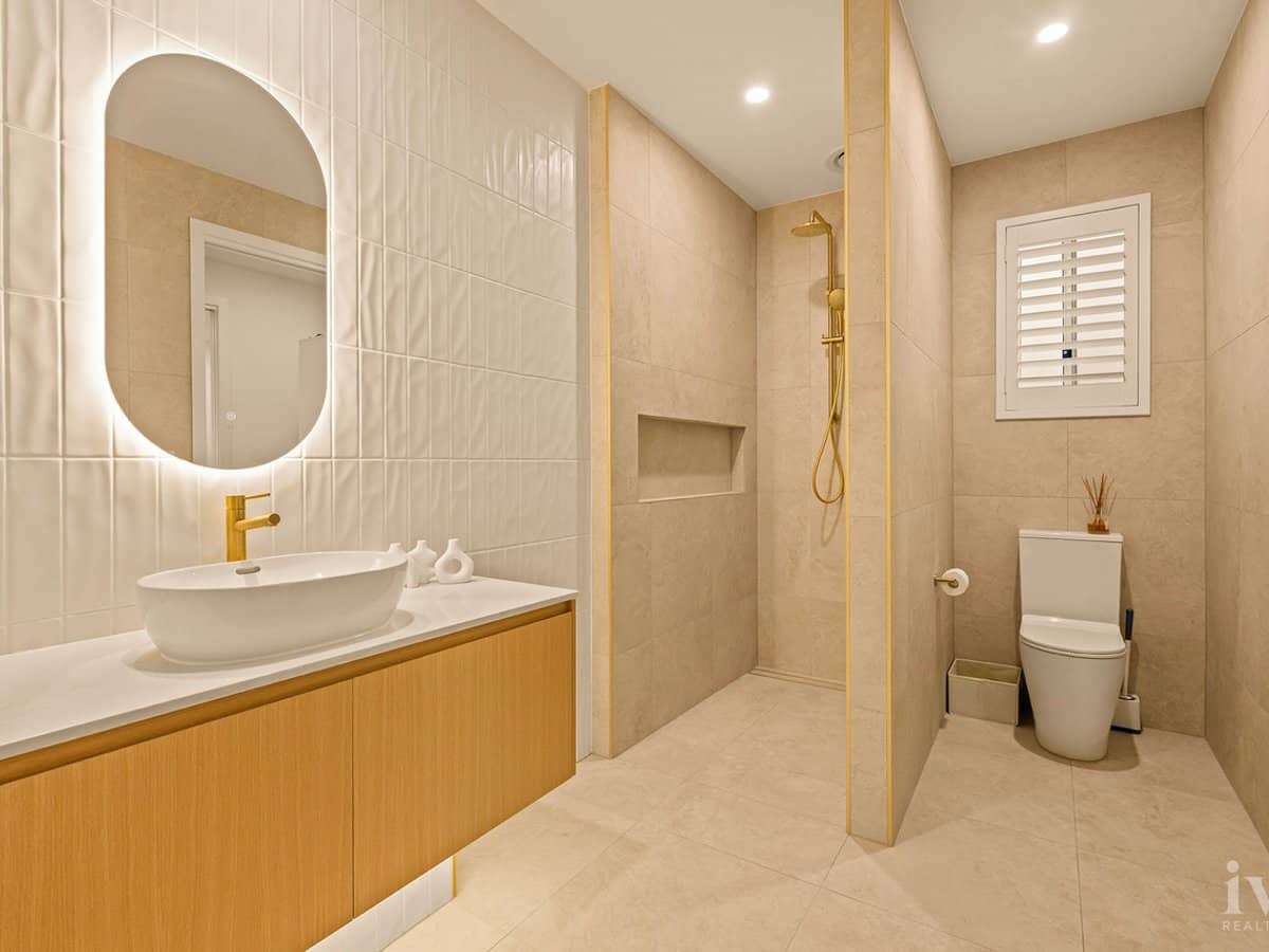 9221 Peter Senior Drive, Hope Island - Thumbnail 23