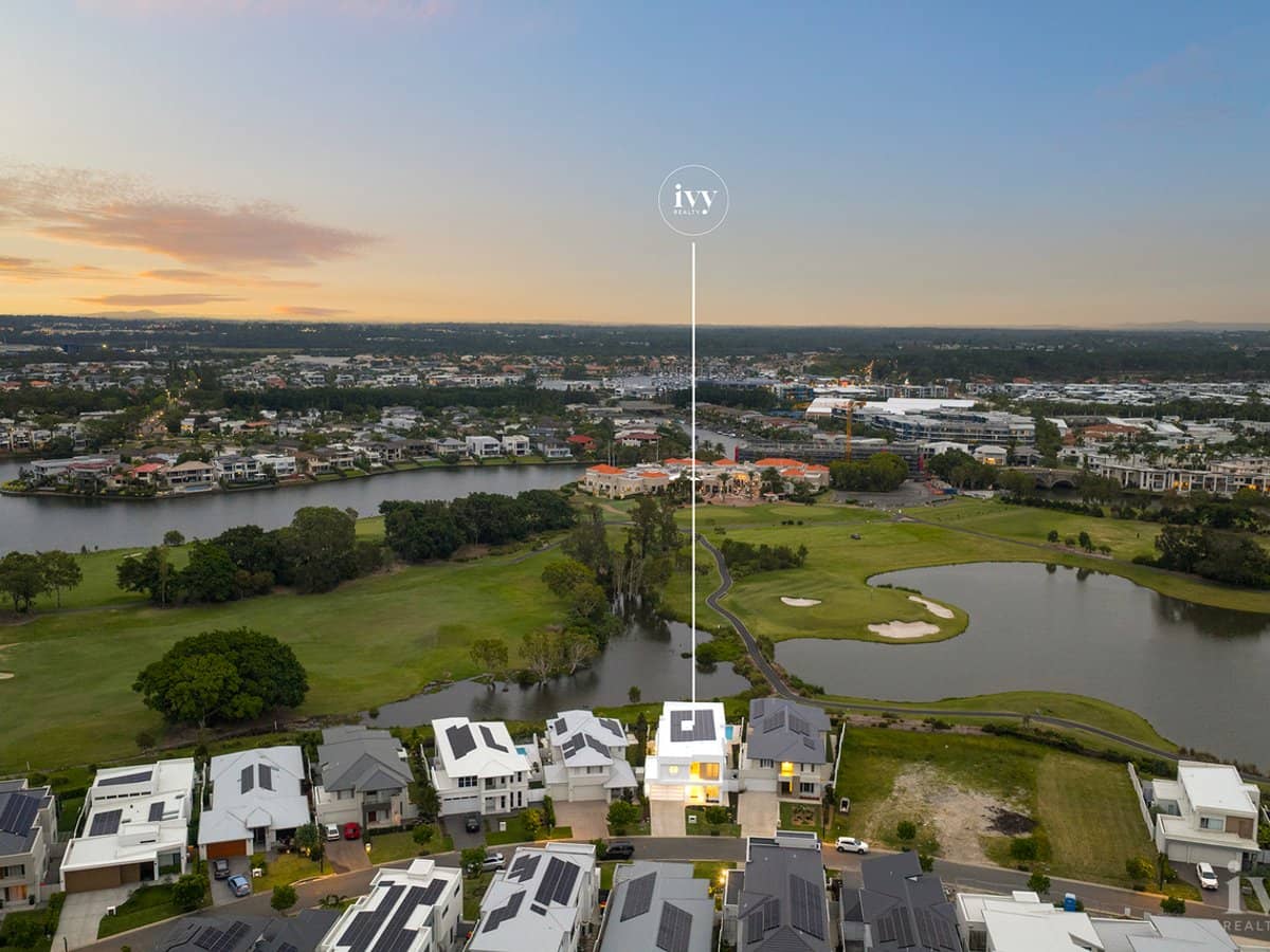 9221 Peter Senior Drive, Hope Island - Thumbnail 30