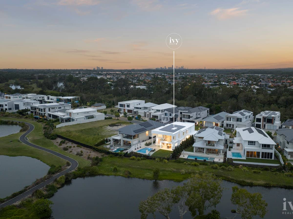 9221 Peter Senior Drive, Hope Island - Thumbnail 31