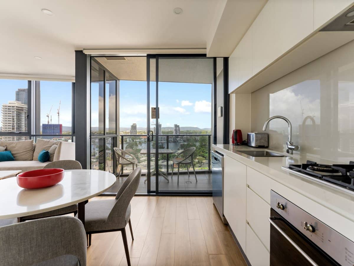 9 Norfolk Avenue, Surfers Paradise - Thumbnail 2