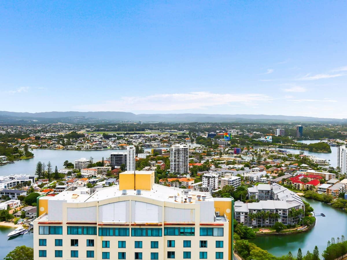 9 Hamilton Avenue, SURFERS PARADISE - Thumbnail 2