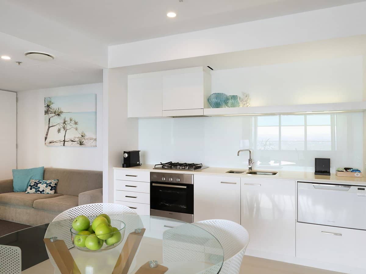 9 Hamilton Avenue, SURFERS PARADISE - Thumbnail 6