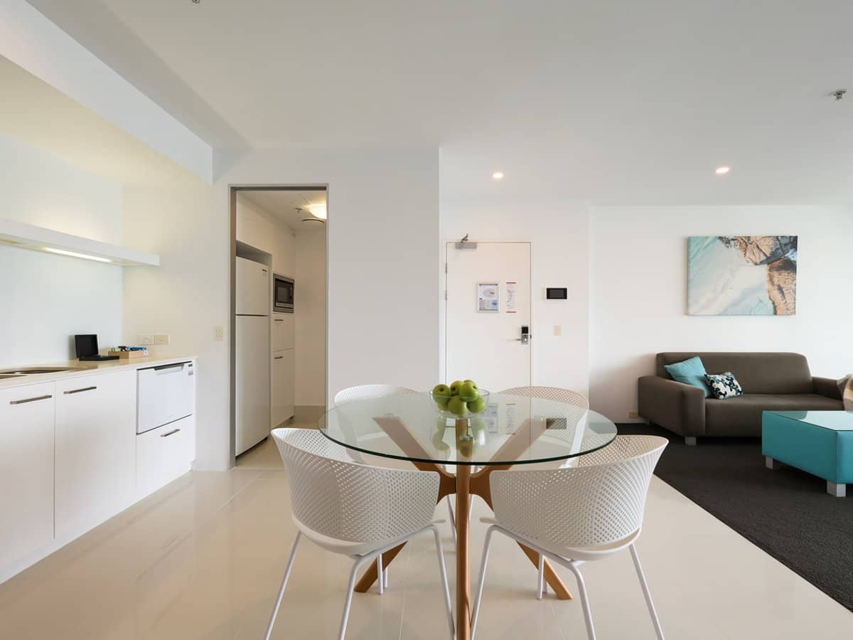 9 Hamilton Avenue, SURFERS PARADISE - Thumbnail 7