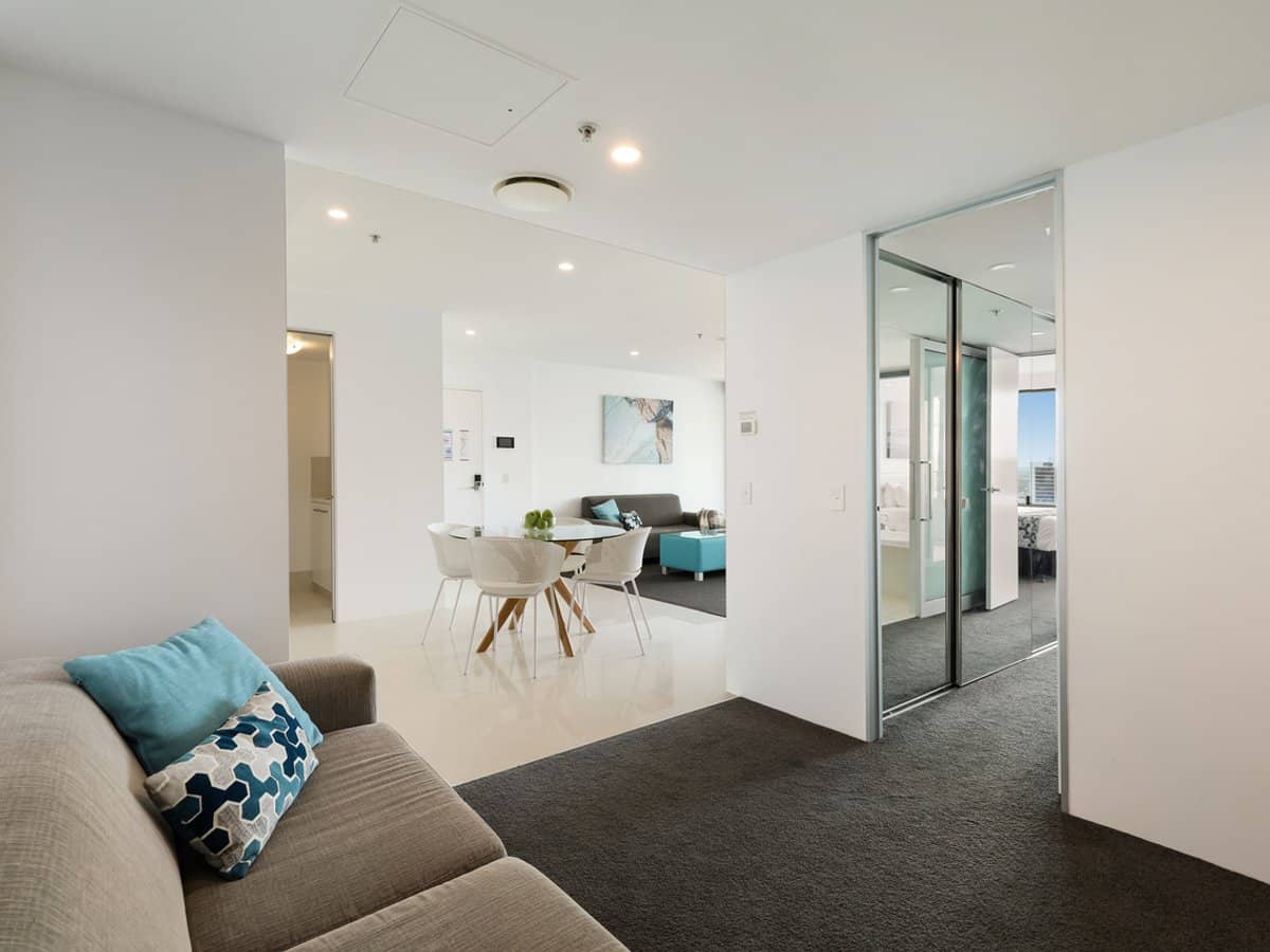 9 Hamilton Avenue, SURFERS PARADISE - Thumbnail 8