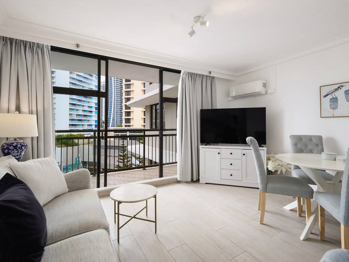 18 Hanlan Street, SURFERS PARADISE - Thumbnail 1