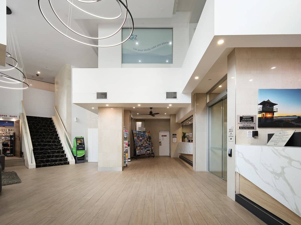 18 Hanlan Street, SURFERS PARADISE - Thumbnail 2