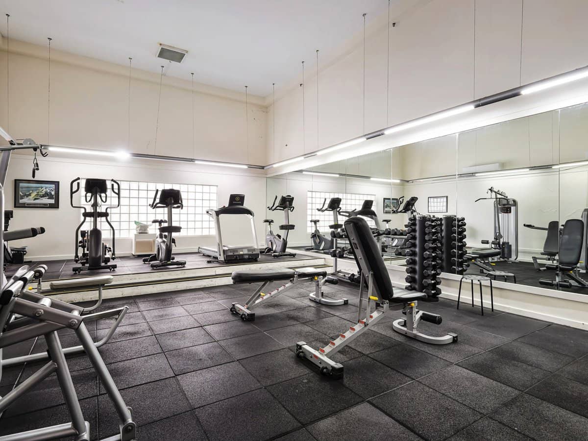 18 Hanlan Street, SURFERS PARADISE - Thumbnail 4