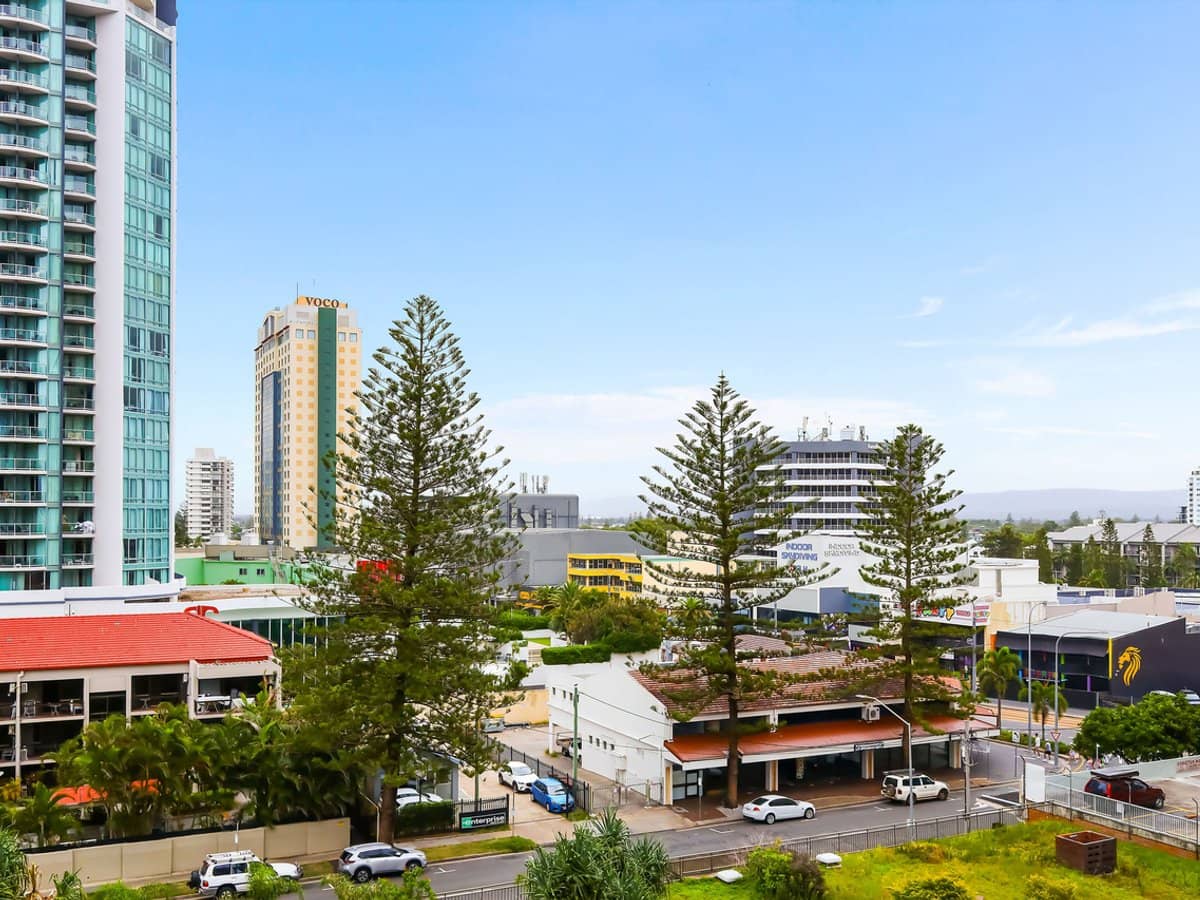 18 Hanlan Street, SURFERS PARADISE - Thumbnail 7