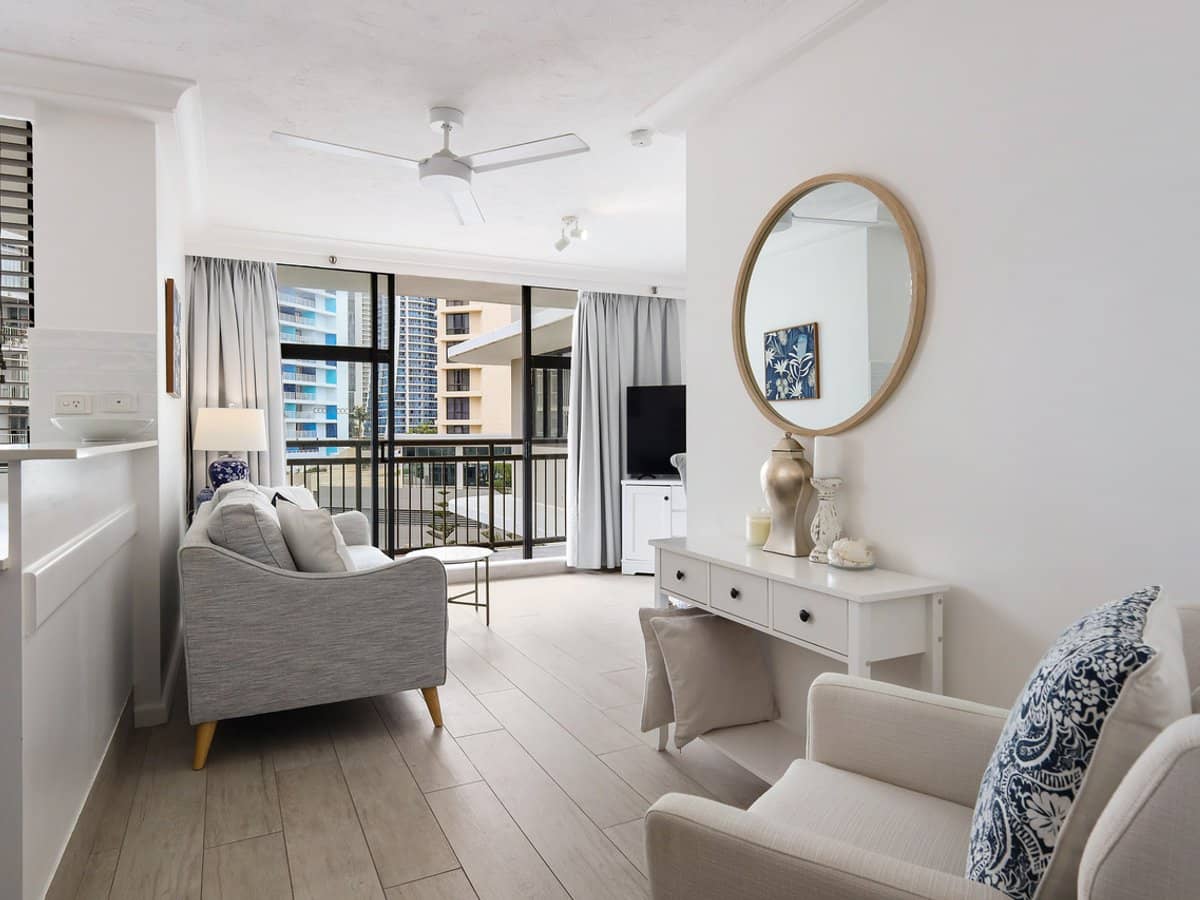 18 Hanlan Street, SURFERS PARADISE - Thumbnail 9