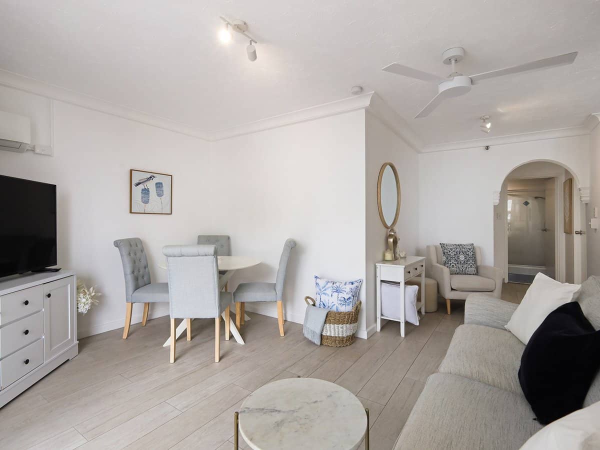 18 Hanlan Street, SURFERS PARADISE - Thumbnail 10