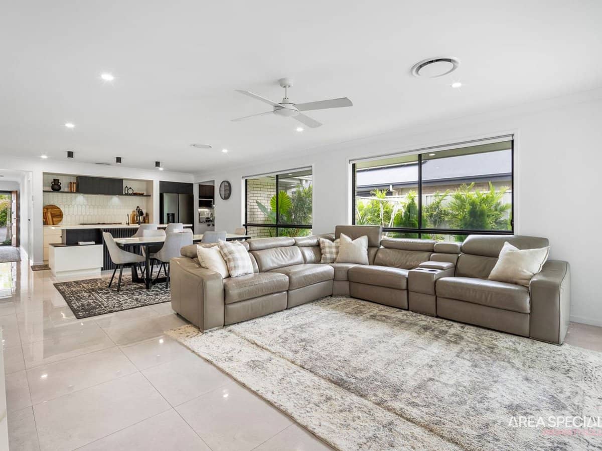 22 Iluka Way, Jacobs Well - Thumbnail 11