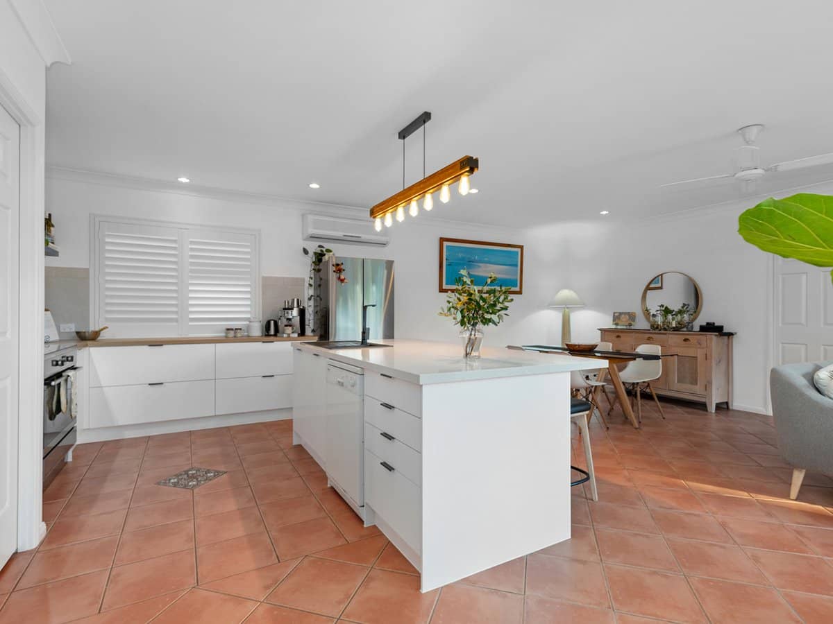 52 Tropicana Circuit, Burleigh Waters - Thumbnail 5