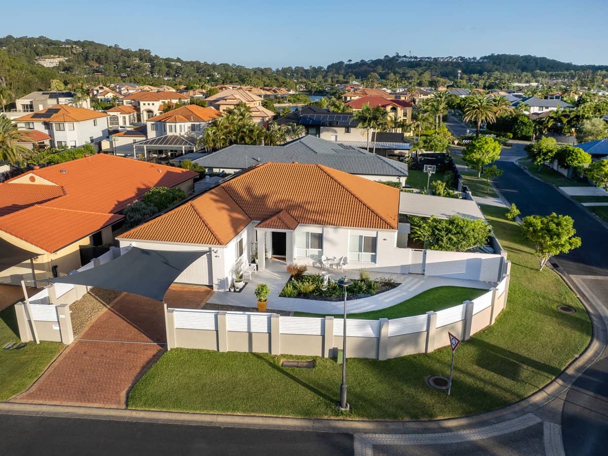 52 Tropicana Circuit, Burleigh Waters - Thumbnail 3