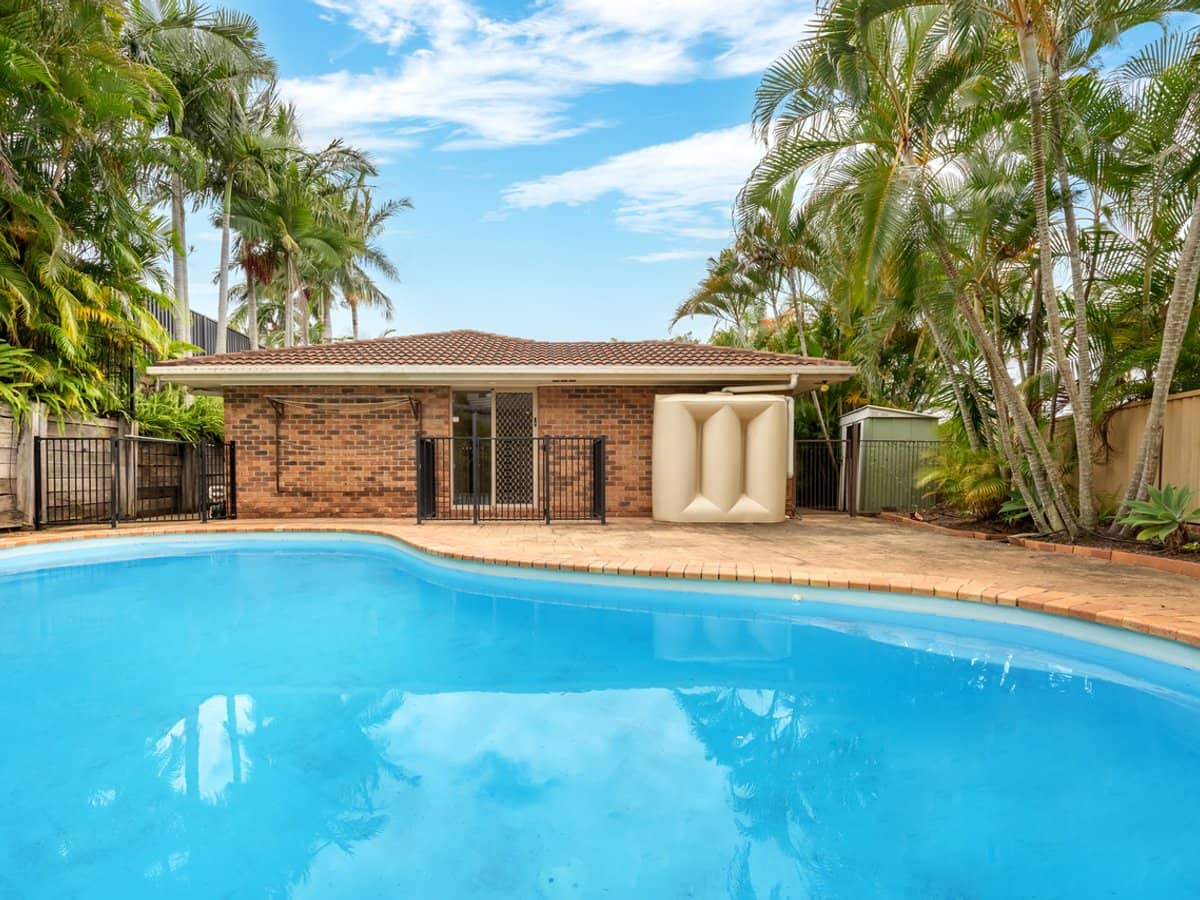 6 Huntingdale Crescent, ROBINA - Thumbnail 1