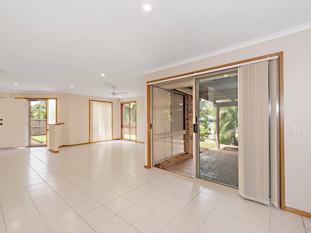 6 Huntingdale Crescent, ROBINA - Thumbnail 4