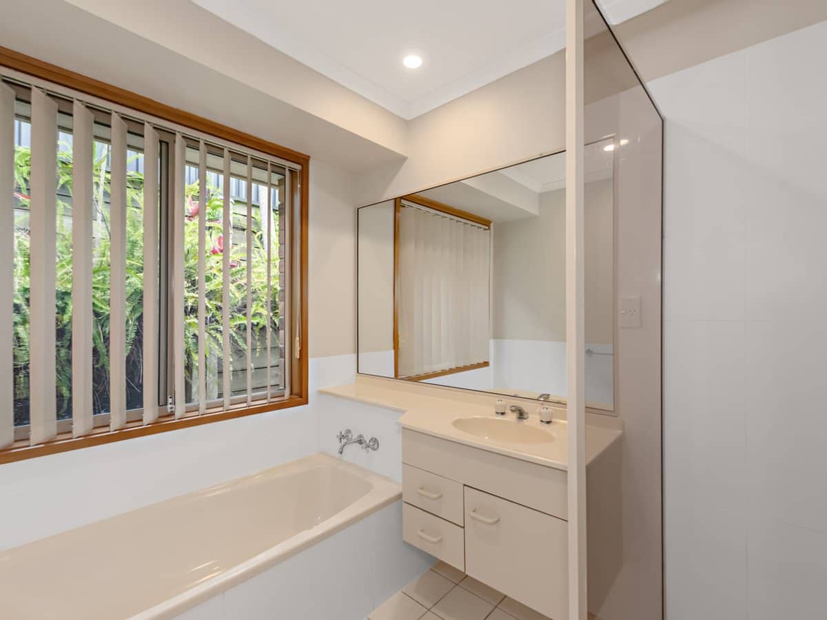 6 Huntingdale Crescent, ROBINA - Thumbnail 11