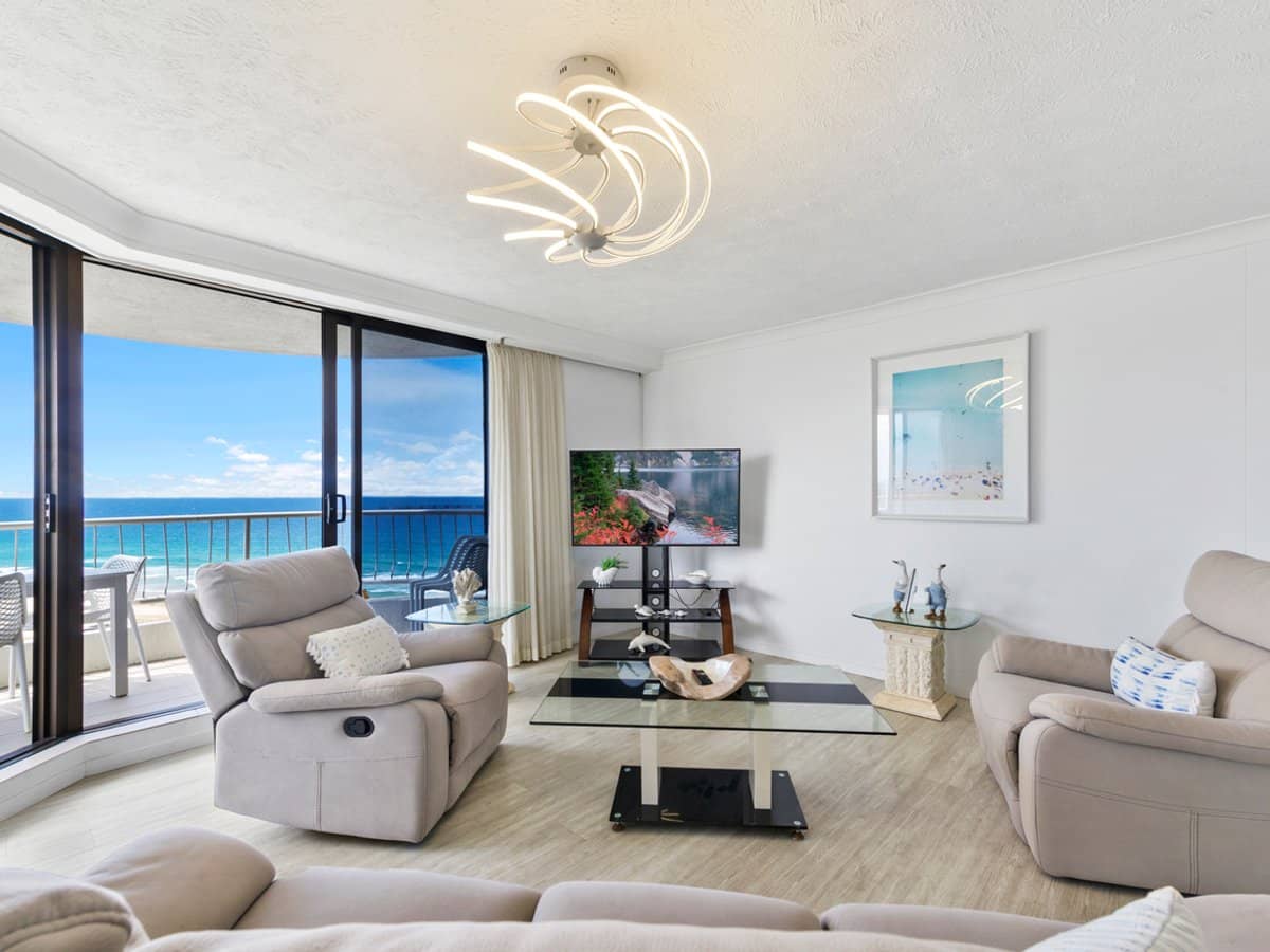 4 Thornton Street, SURFERS PARADISE - Thumbnail 2