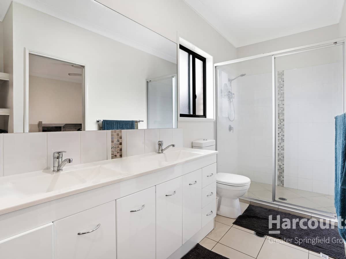 9 Robyn Court, LOGAN VILLAGE - Thumbnail 4