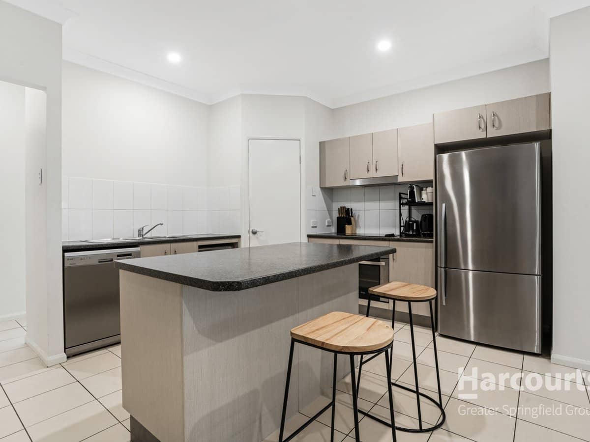 9 Robyn Court, LOGAN VILLAGE - Thumbnail 8