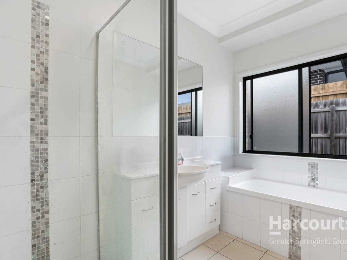 9 Robyn Court, LOGAN VILLAGE - Thumbnail 10