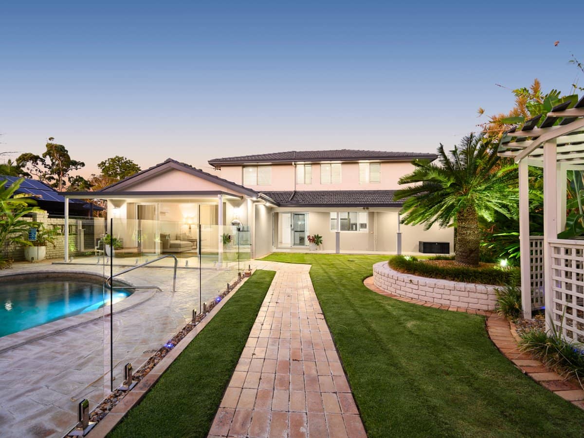 188 Morala Avenue, RUNAWAY BAY - Thumbnail 2