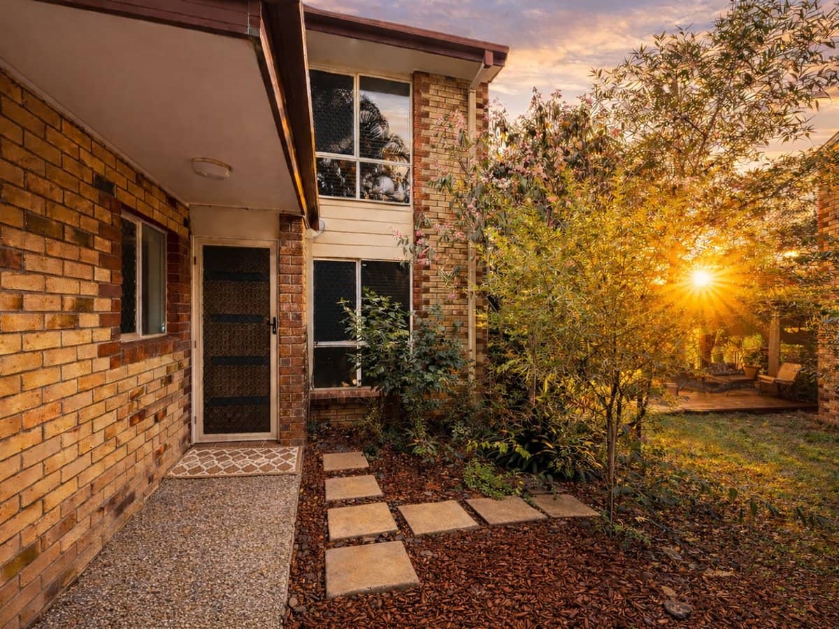 112 Overland Drive, EDENS LANDING - Thumbnail 1