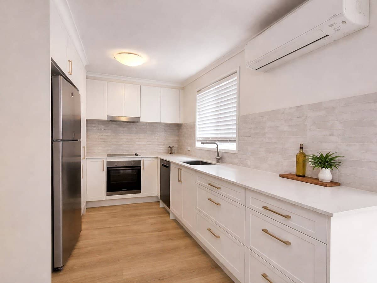 112 Overland Drive, EDENS LANDING - Thumbnail 2