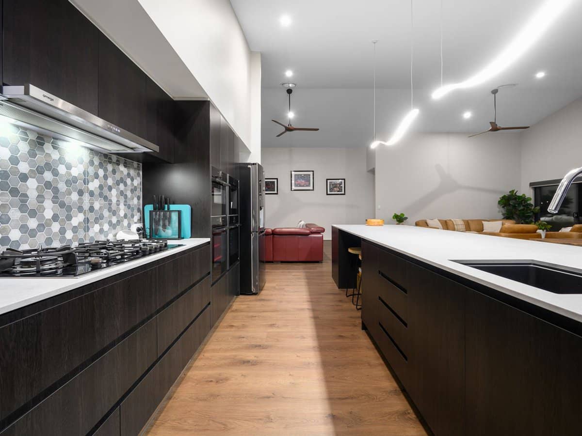 122 Paradise Parade, Jacobs Well - Thumbnail 9