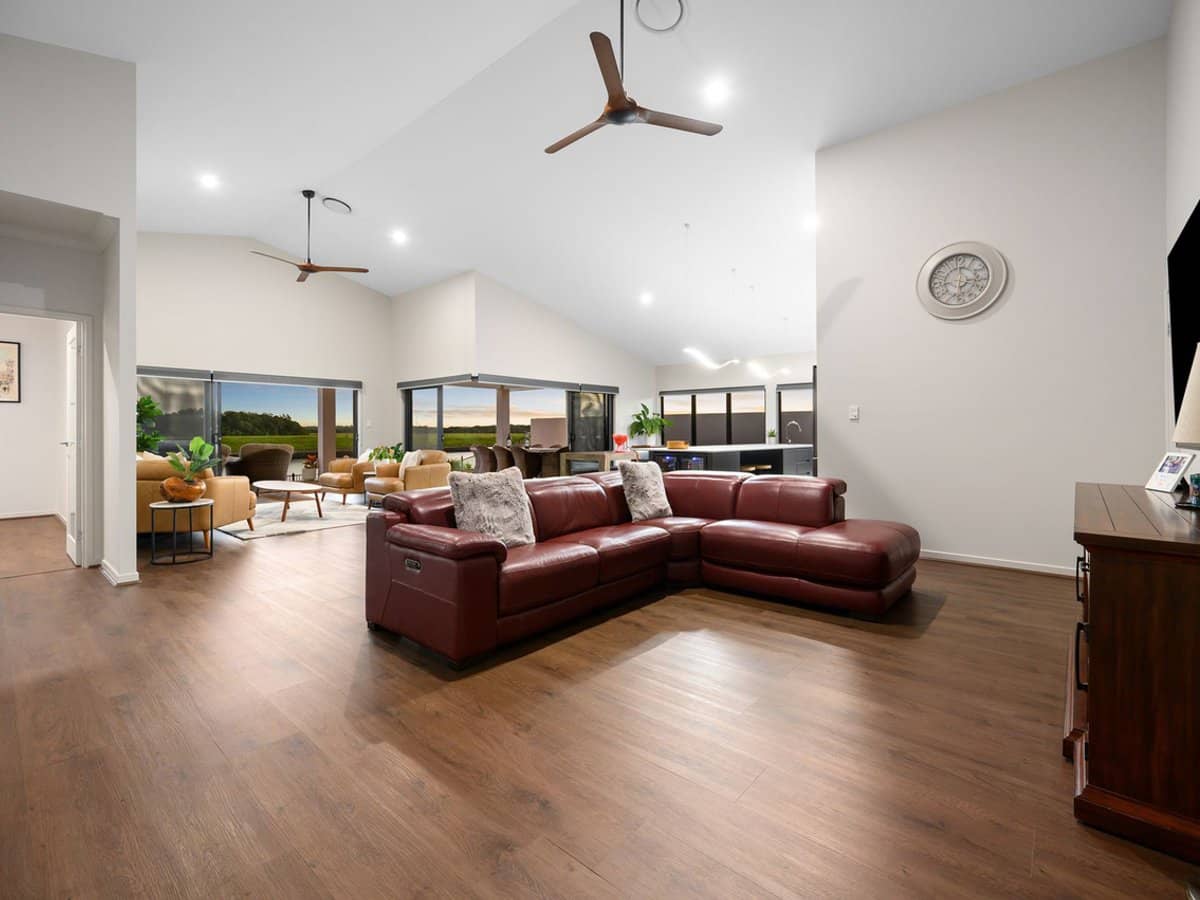 122 Paradise Parade, Jacobs Well - Thumbnail 10