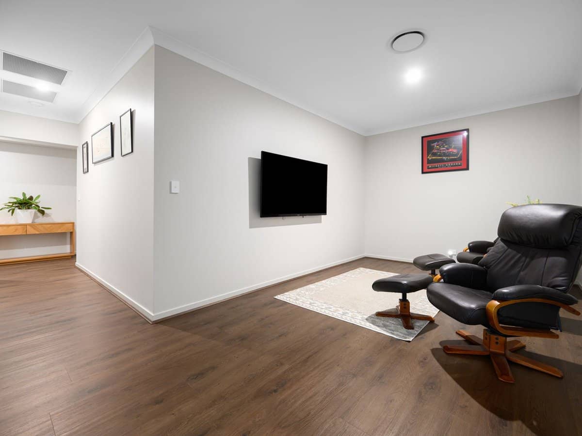 122 Paradise Parade, Jacobs Well - Thumbnail 20