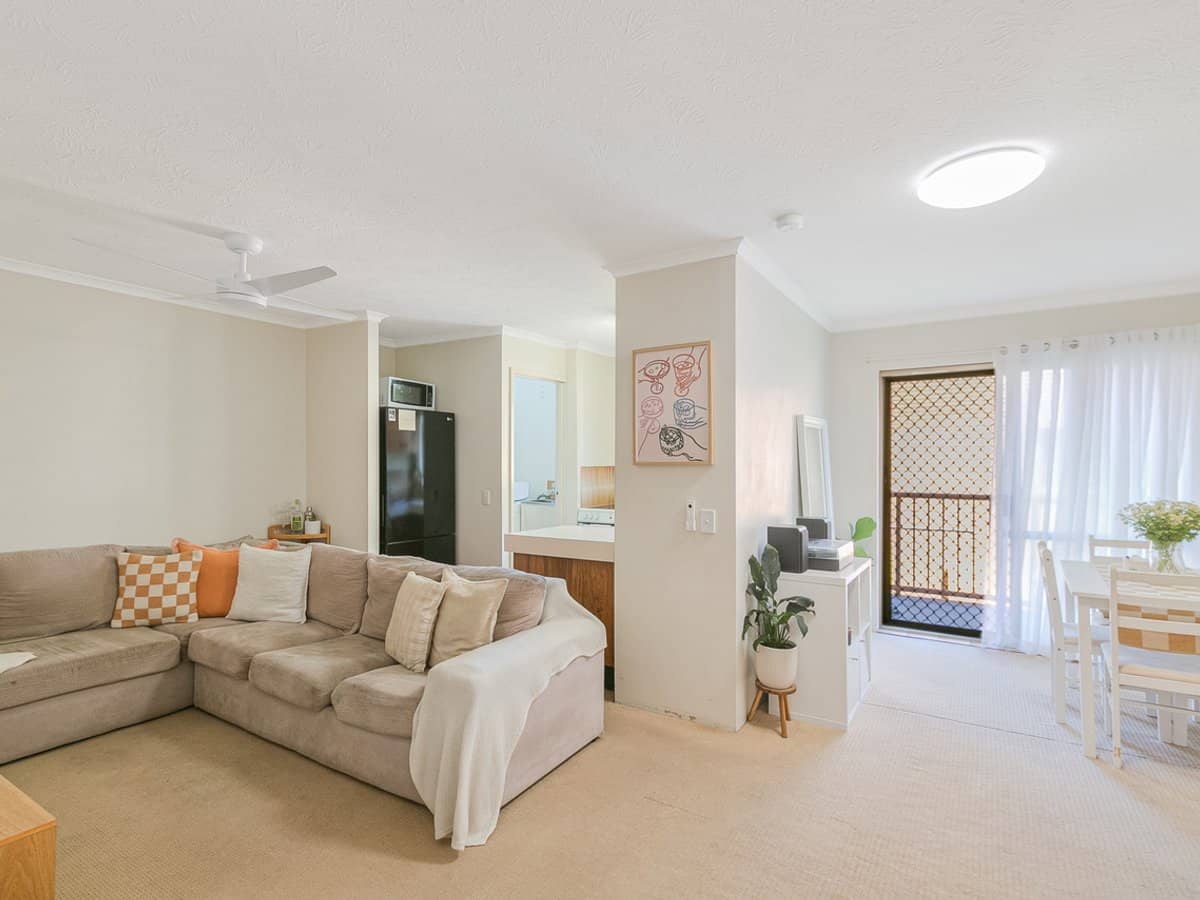 44 Coolangatta Road, COOLANGATTA - Thumbnail 3