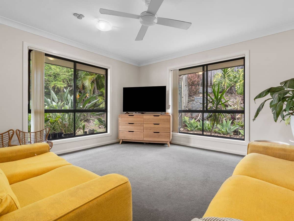 16 Huxley Court, PACIFIC PINES - Thumbnail 8