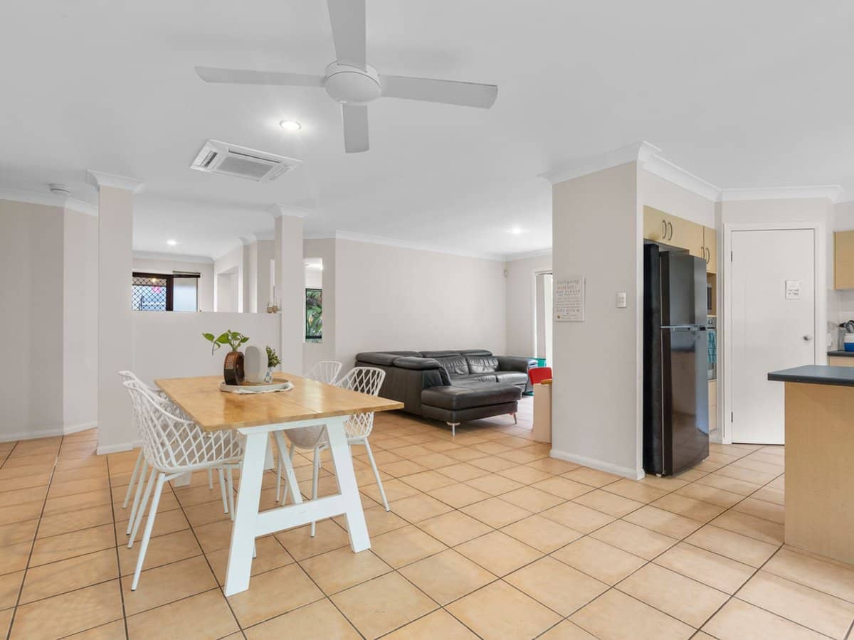 16 Huxley Court, PACIFIC PINES - Thumbnail 9