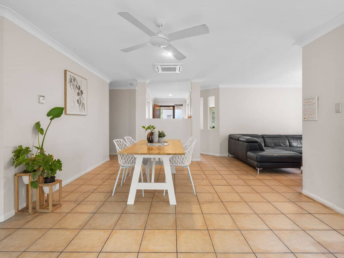 16 Huxley Court, PACIFIC PINES - Thumbnail 10