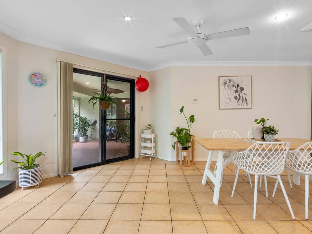 16 Huxley Court, PACIFIC PINES - Thumbnail 11