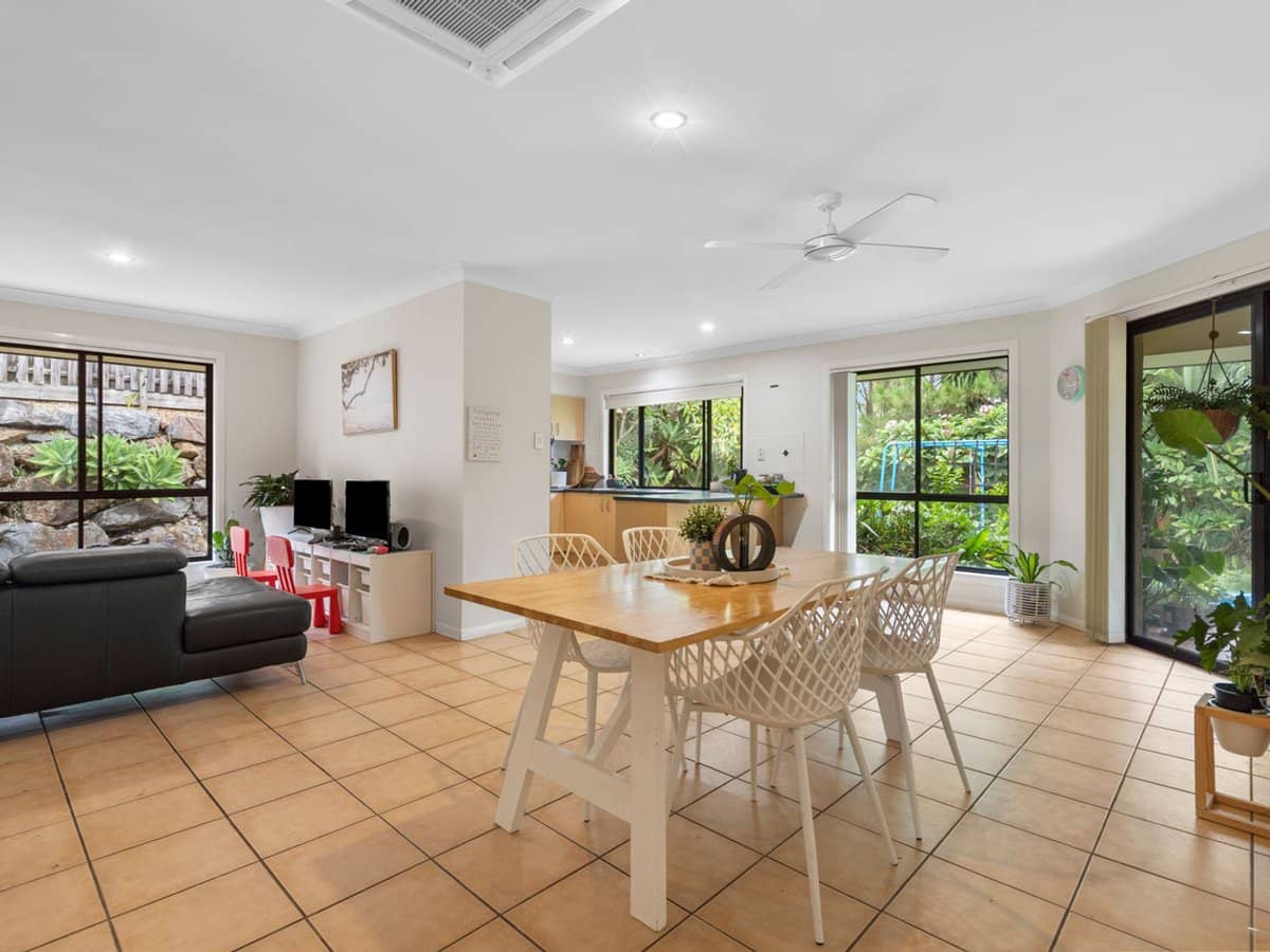 16 Huxley Court, PACIFIC PINES - Thumbnail 12