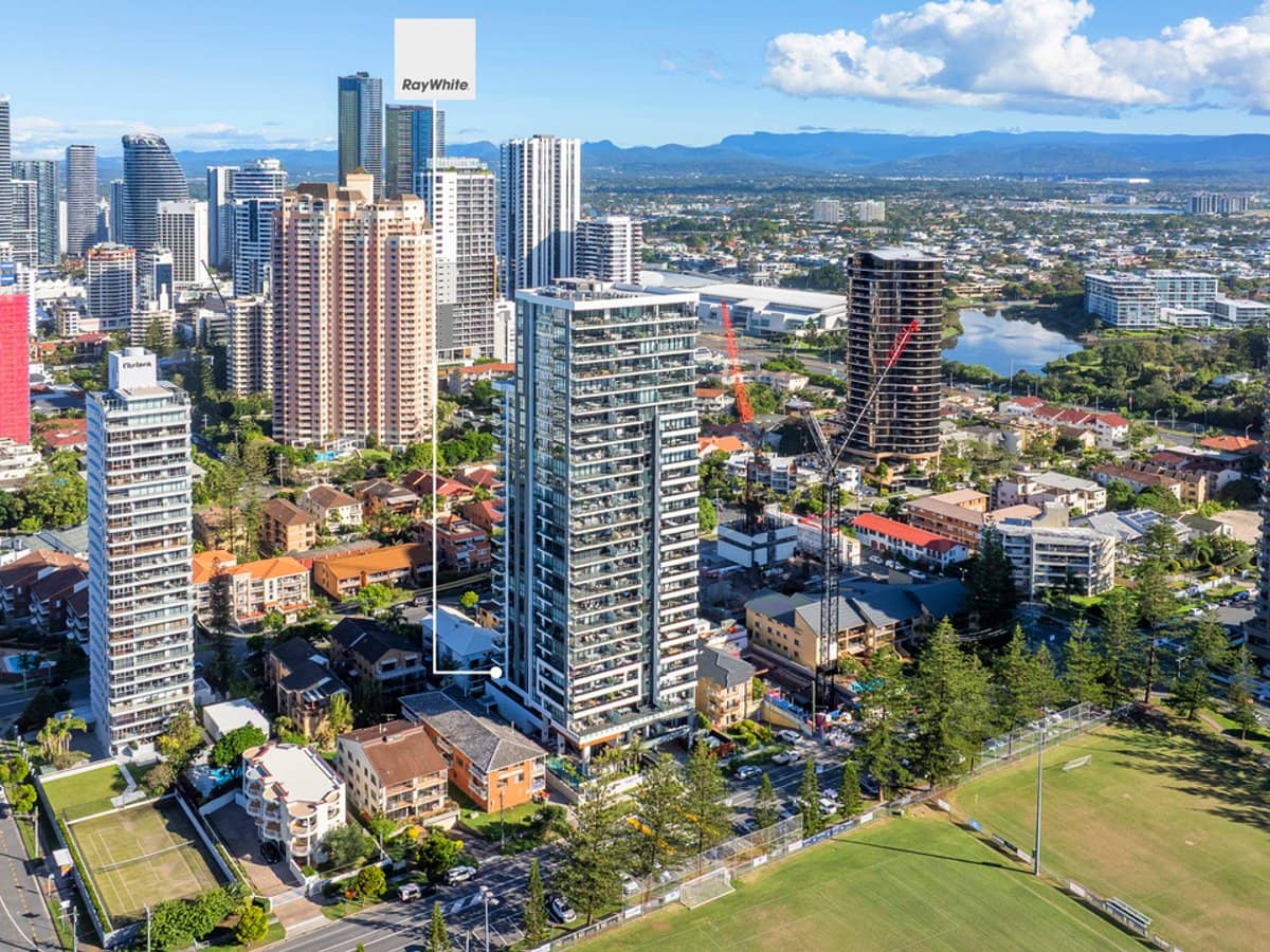 18 Chelsea Avenue, BROADBEACH - Thumbnail 3