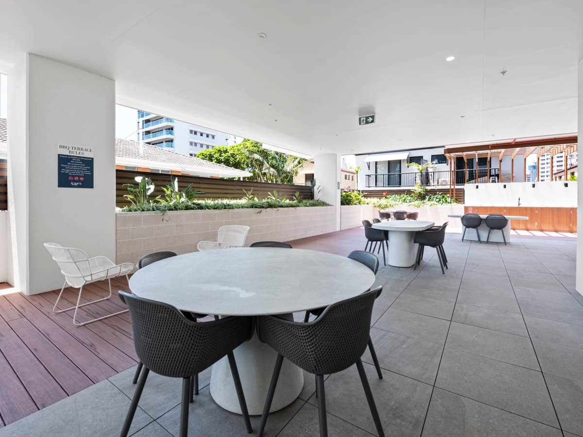 18 Chelsea Avenue, BROADBEACH - Thumbnail 12