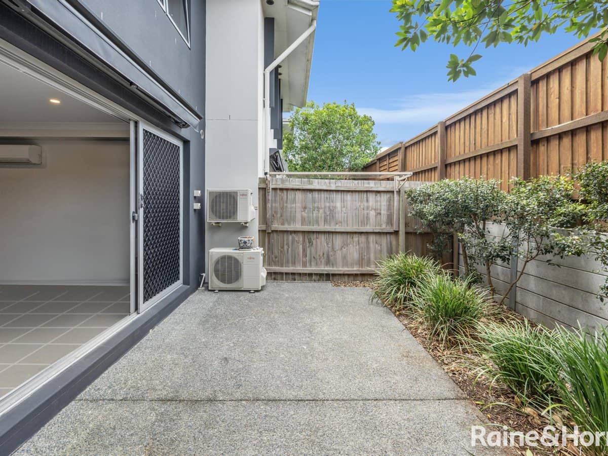 188 GAINSBOROUGH, PIMPAMA - Thumbnail 5