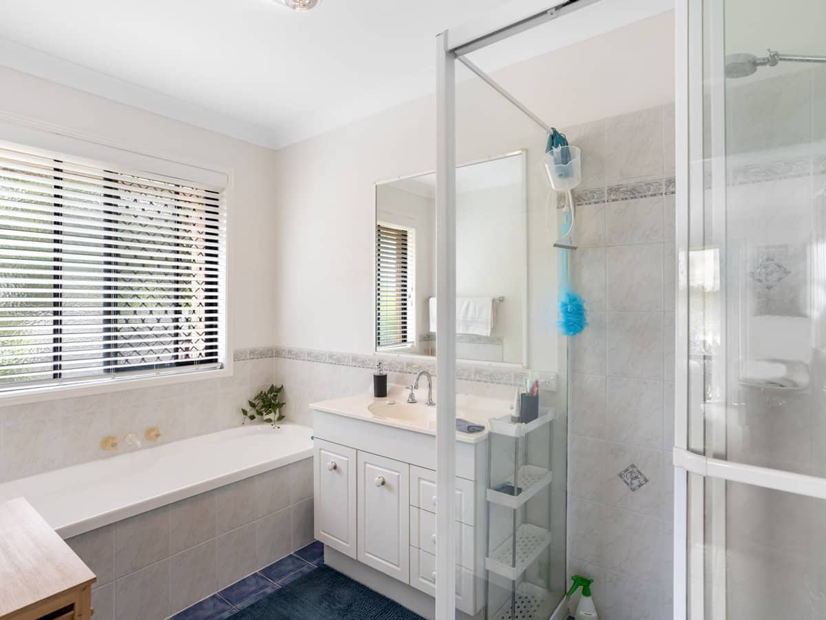 8 Henderson Rise, Pacific Pines - Thumbnail 11